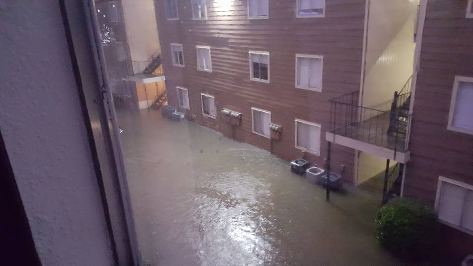 En la 45 y Greens Rd., en los apartamentos Royal Phoenician ubicados en la 16900 Northchase Dr. en Houston./Foto: Victor Ibarra
