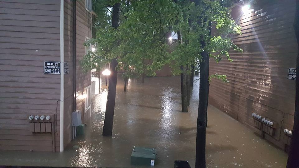 En la 45 y Greens Rd., en los apartamentos Royal Phoenician ubicados en la 16900 Northchase Dr. en Houston./Foto: Victor Ibarra
