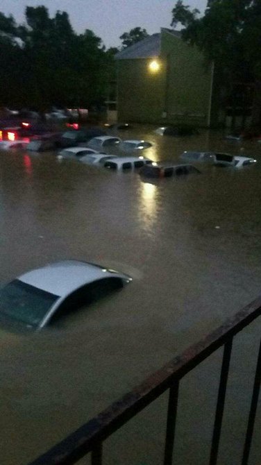 En la 45 y Greens Rd., en los apartamentos Royal Phoenician ubicados en la 16900 Northchase Dr. en Houston./Foto: Victor Ibarra