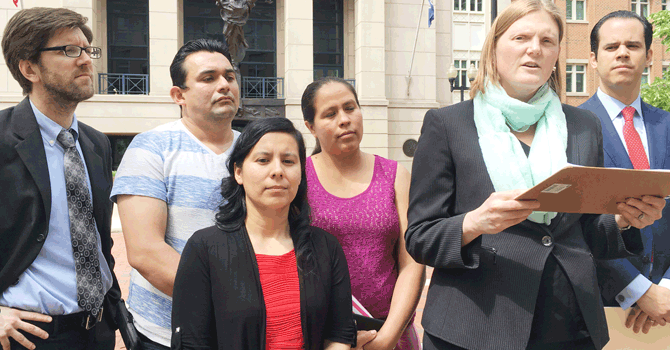 Desahuciados por no tener papeles