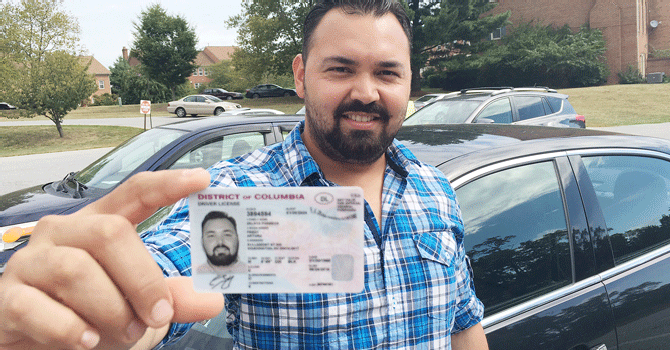 Algunos estados consideran mantener beneficios para quienes están a punto de perder su estatus de DACA o TPS