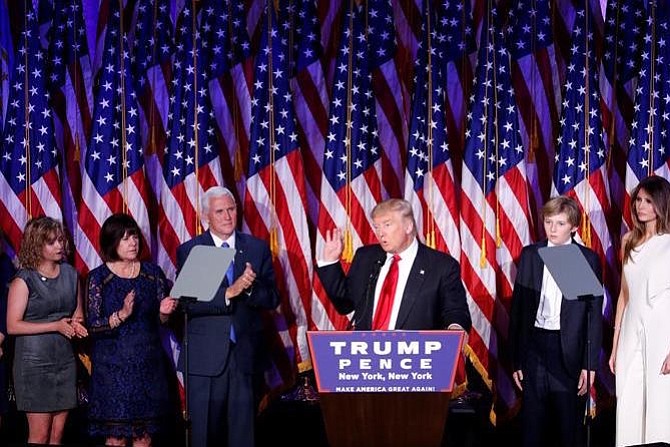 Obama llama a Trump para felicitarle por su victoria e iniciar la transición