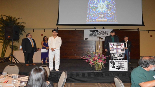 La obra didáctica "Letters from the Wall" (Cartas de la Pared), fue magistralmente interpretada por jóvenes voluntarios de Ángeles de la Frontera.