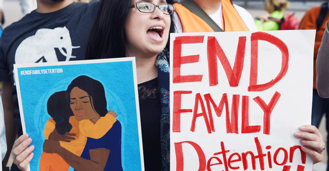 D.C. va más allá del "santuario" y crea fondo de defensa legal para inmigrantes