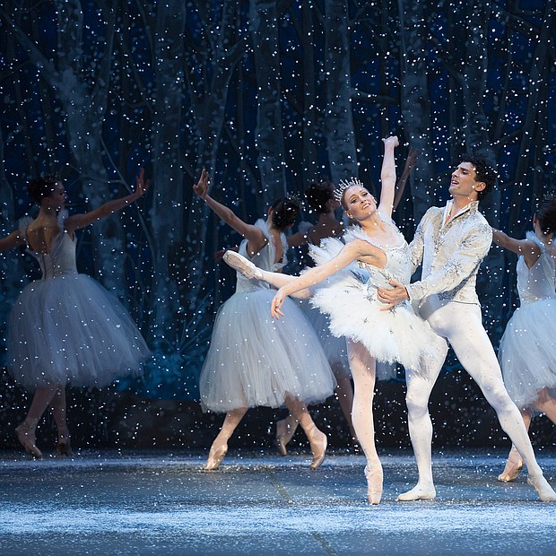 Ashley Ellis y Lasha Khozashvili en El Cascanueces de Mikko Nissinen.