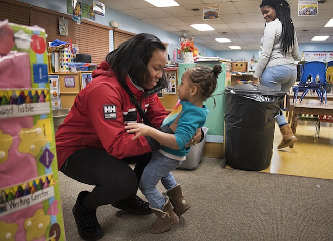 Adinerado Maryland es pobre en subsidios para el cuidado infantil