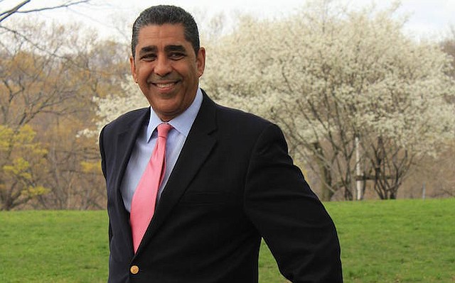 Rep. Espaillat ha dedicado su carrera a trabajar en temas importantes para los latinos y otras minorías en comunidades urbanas.