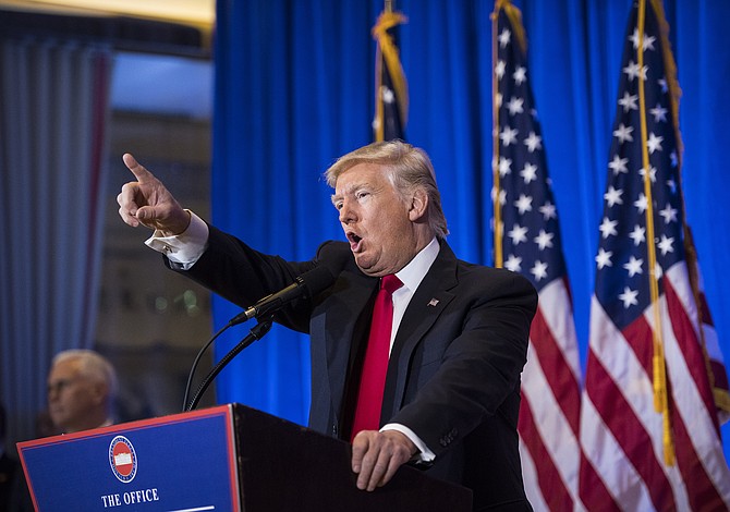 ¿Qué rayos ocurrió en la conferencia de prensa de Trump?