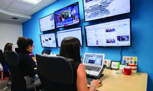 Una estratega digital en busca del voto latino