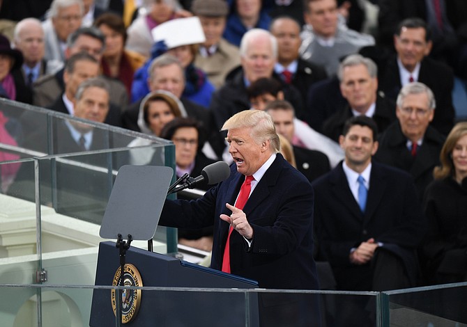 Momentos después de prestar juramento, Trump transforma el sitio web de la Casa Blanca