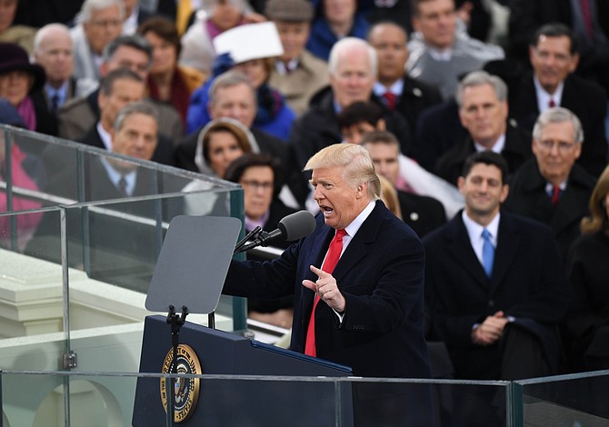 Momentos después de prestar juramento, Trump transforma el sitio web de la Casa Blanca