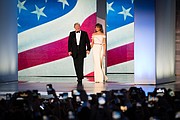 La primera dama Melania Trump llegó a The Freedom Ball con un vestido del diseñador francés Hervé Pierre. 