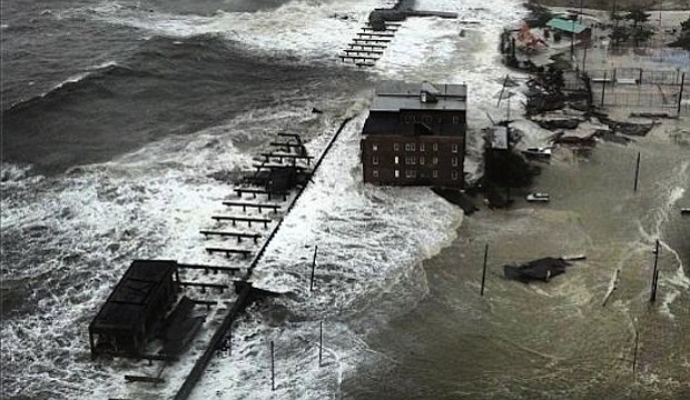 En 2012 la tormenta Sandy causó 50,000 millones de dólares en daños y 72 muertos en NY y NJ. En cualquier momento, podemos ser abatidos por una tormenta similar en Boston.