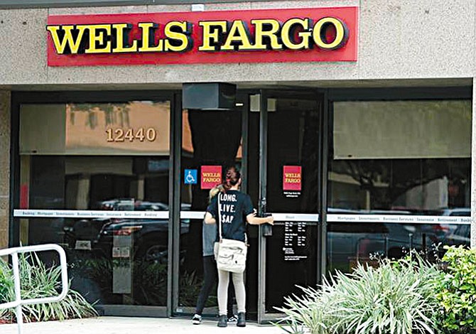 MALDEF demanda  a Wells Fargo 