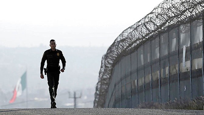Más de 600 empresas piden participar en la construcción del muro fronterizo
