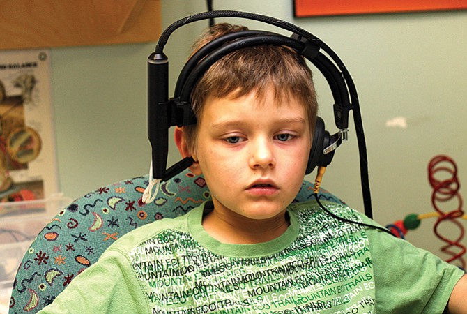 Detecte a tiempo si su hijo tiene algún problema auditivo