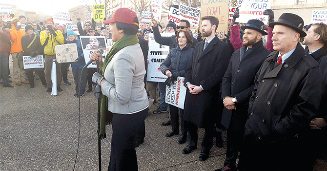Protestas en DC contra "amenaza" del Congreso republicano