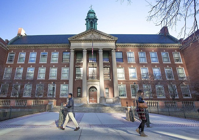 La tasa de graduación de escuelas públicas de Boston aumenta 13%