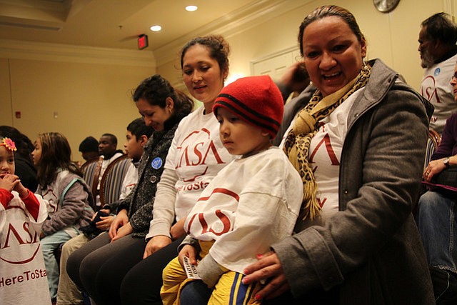Immigrantes y progresitas toman acción en el capitolio estatal de Maryland