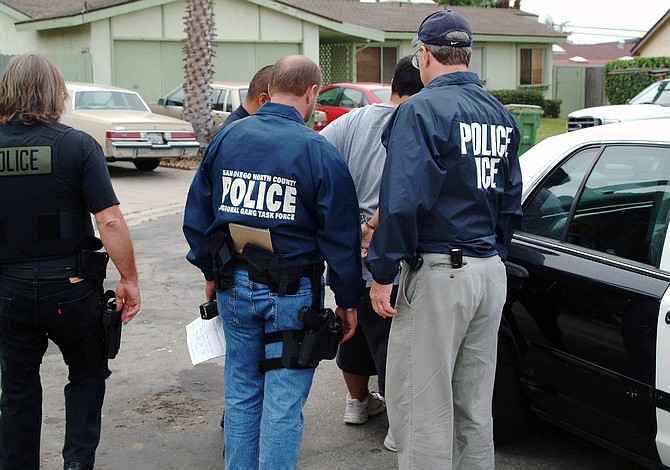 Las tensiones sobre inmigración se intensifican entre la administración Trump y la jurisdicción más grande de Virginia
