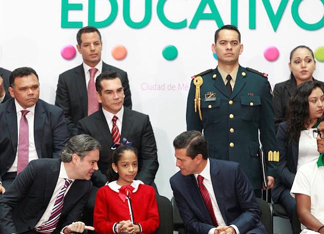 México quiere que sus niños hablen inglés igual de bien que el español dentro de 20 años