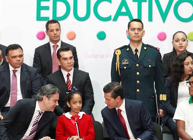 México quiere que sus niños hablen inglés igual de bien que el español dentro de 20 años