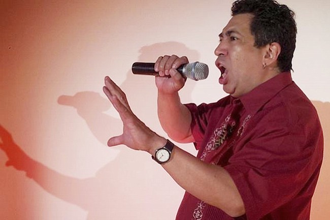 Artista refleja la vida de los salvadoreños en DC