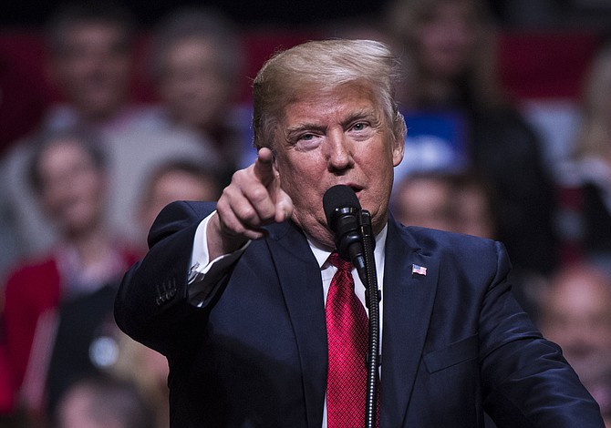 Trump dice que revisará DACA si el Congreso no actúa