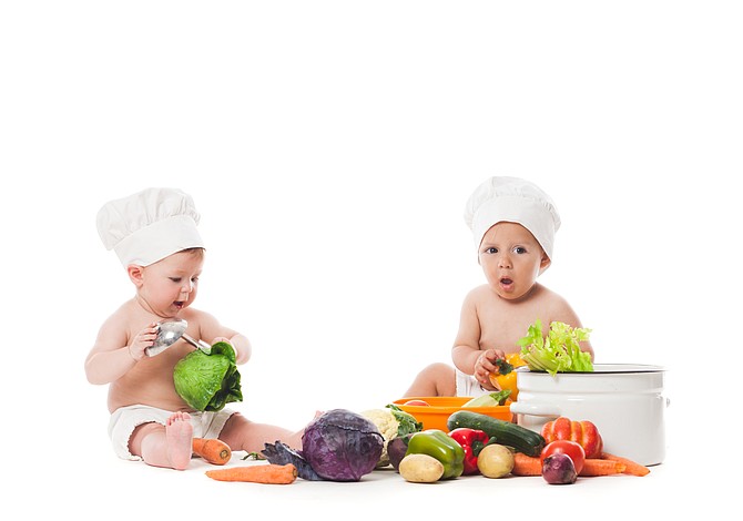Seis alimentos que deben evitar comer los bebés menores de 2 años