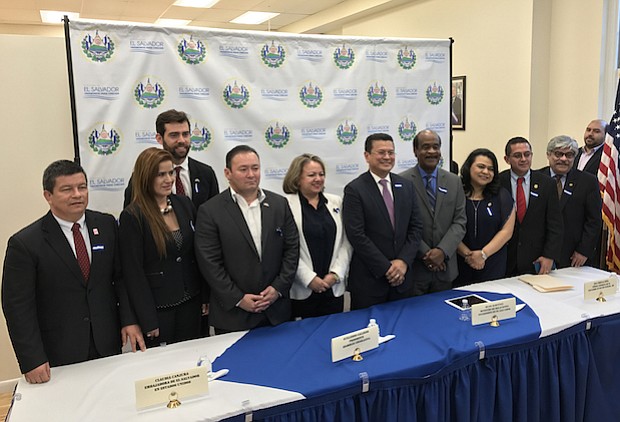 La nueva sede del Consulado de El Salvador en Silver Spring atiende un promedio de 150 personas diarias