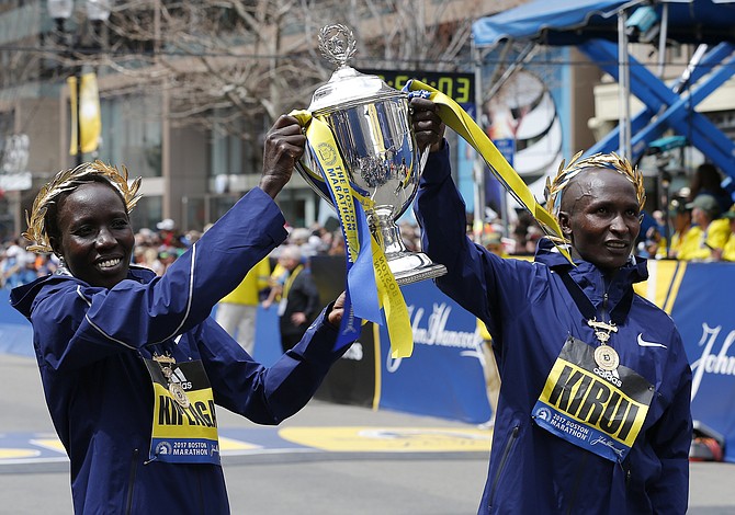 Dos kenianos ganaron el Maratón de Boston 2017