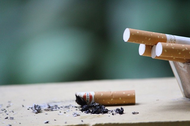 Nueva preocupación para las familias con fumadores: el humo de tercera mano