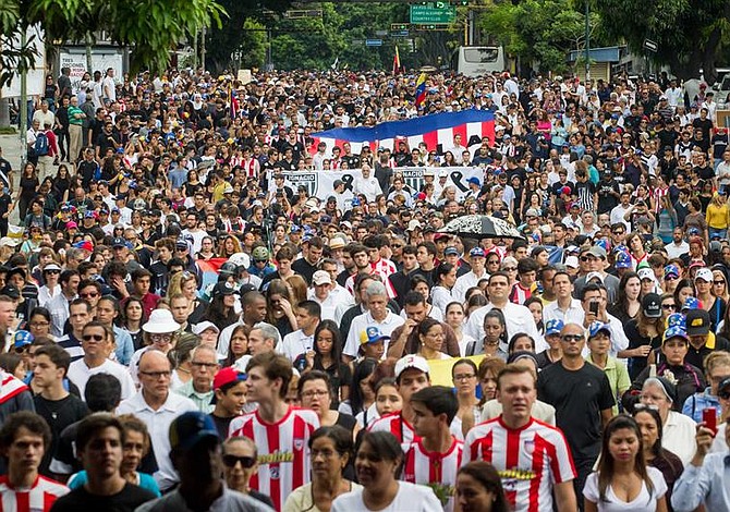 Manifestantes contra el gobierno de Venezuela no dan señales de retroceso