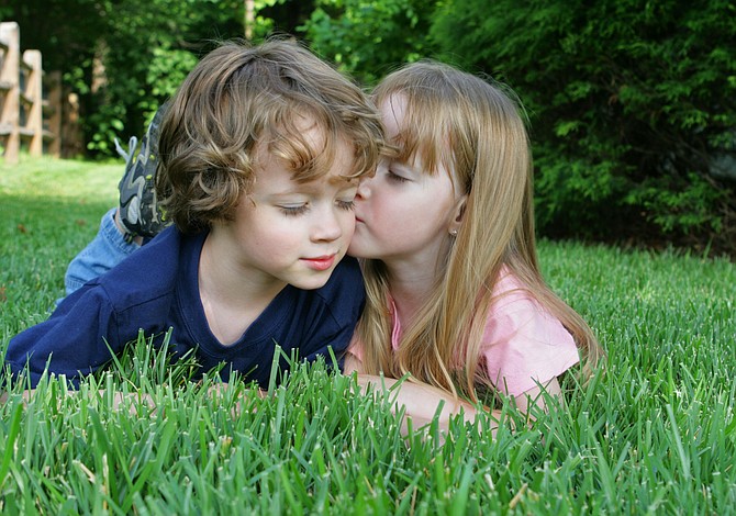 ¿Qué nombres elegir para bebés mellizos niño y niña?