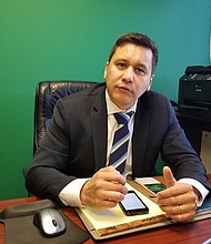 EXITOSOS. Carlos Romero, Presidente de la SACOC explica que en la comunidad salvadoreña-americana hay muchos empresarios que han llegado lejos.