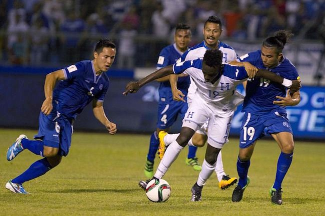 El Salvador y Honduras juegan como en casa