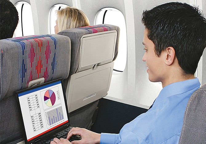 Consideran prohibir laptops en todos los vuelos internacionales