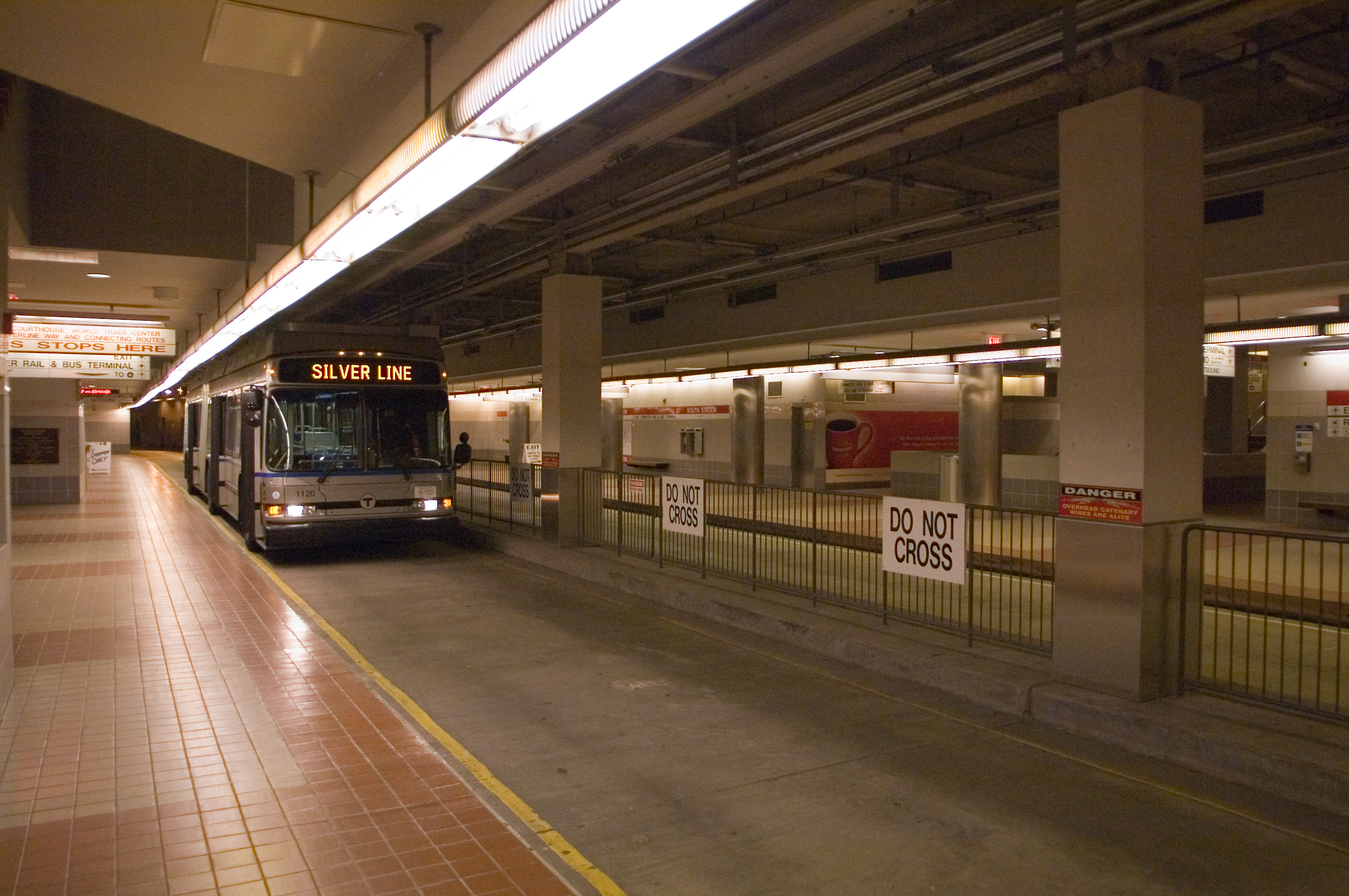 Boston Logan Airport Silver Line - hbfv7wc