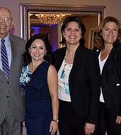 Lilian López (izquierda) con el panel de conferencistas Resilient Greater Miami & the Beaches Discussion, en La Jolla Ballroom