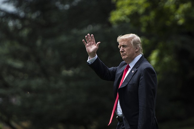 Trump ataca a "obstruccionistas" Demócratas en manifestación de Ohio para el plan de infraestructura