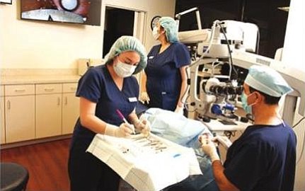 Una clínica oftalmológica multicultural local que no para de crecer