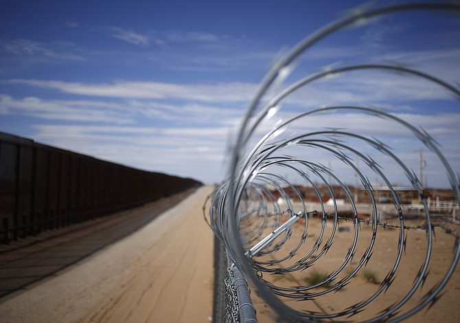 Trump está hablando sobre un muro solar en la frontera, pero le convendría más a México que a EE.UU.