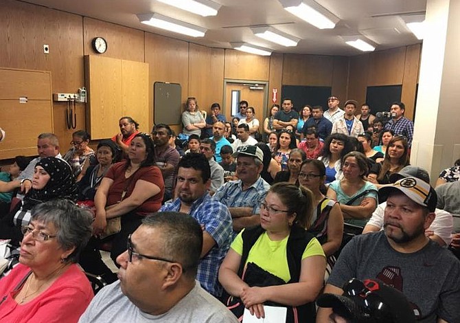 Miles de inmigrantes podrían perder su estatus de protección