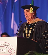 NO HAY EXCUSAS. José F. Méndez: "Nunca es tarde para estudiar. La edad no es una excusa."