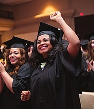 GRADUADOS. Con gran emoción, la cuarta promoción de Wheaton obtuvo sus grados en bachillerator y maestría.