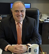 Juan Carlos Bermúdez, alcalde de la Ciudad de Doral, en su despacho