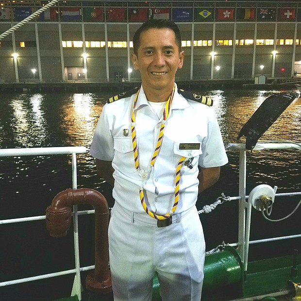 “Hay mucha camaradería, aprendes lo que es el verdadero espíritu de un equipo, a conocerte a ti mismo, a velar por tus compañeros y a desarrollar tu capacidad de adaptación”
Oficial Jorge Pineda, de la armada de Ecuador