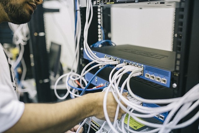 Microsoft quiere conectar al Internet a 2 millones de estadounidenses para el año 2022