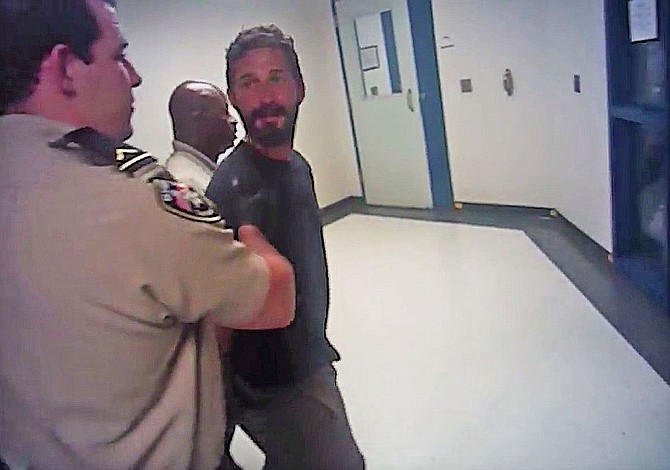 Shia Labeouf se disculpa por insultos racistas a policías