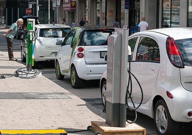 Reino Unido prohibirá autos no eléctricos antes de 2040